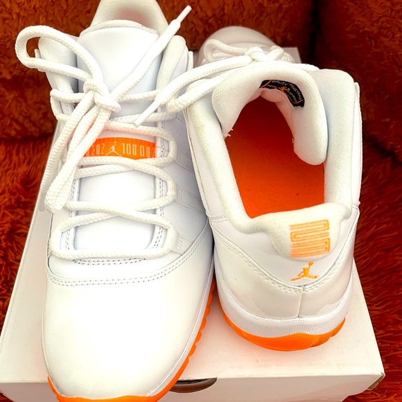 Authentic Jordan 11 Retro Low - Picture 3 of 4